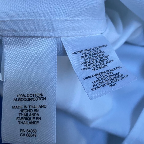 Jones New York Button Down Sleeveless Blouse in White w High collar - Picture 7 of 7